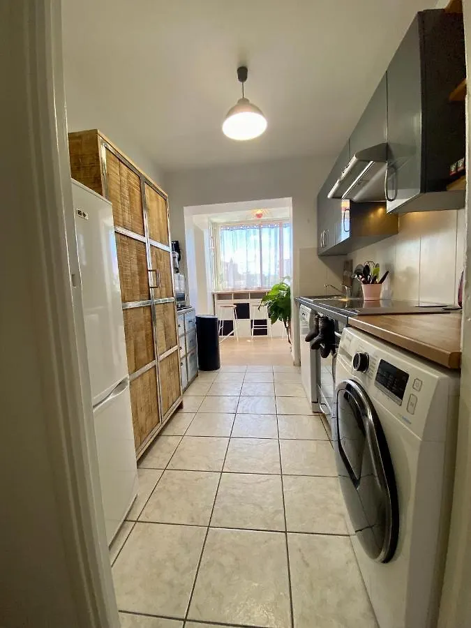 Chez Virginie : Appartement Lumineux Au Calme. Fréjus
