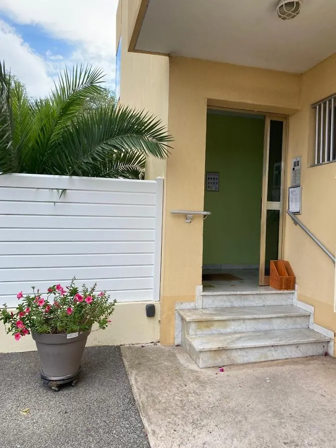 Chez Virginie : Appartement Lumineux Au Calme. Fréjus
